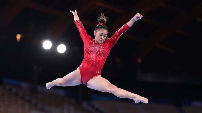 us olympic gold gymnast suni lee says she gained 45 pounds from kidney issue i couldnt do a flip