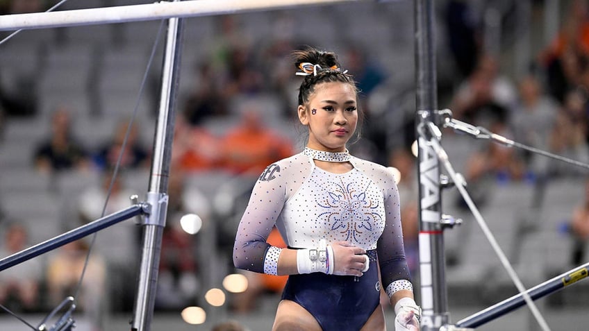 us olympic gold gymnast suni lee says she gained 45 pounds from kidney issue i couldnt do a flip