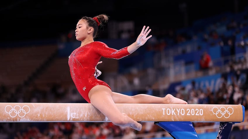 us olympic gold gymnast suni lee says she gained 45 pounds from kidney issue i couldnt do a flip