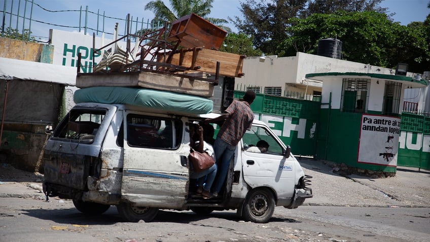 people flee port au prince