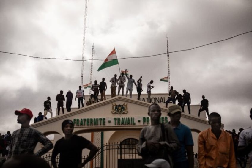 us pausing some assistance programs to niger government blinken