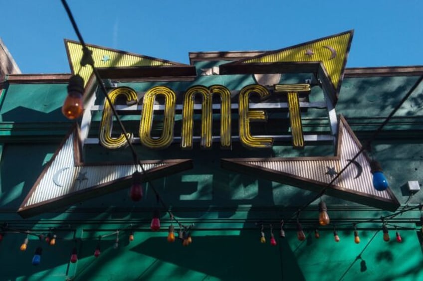 A bogus conspiracy theory falsely claimed Comet Ping Pong, a Washington pizza restaurant,