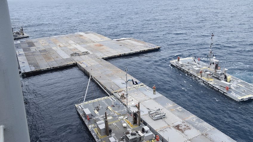 A photo of the floating pier