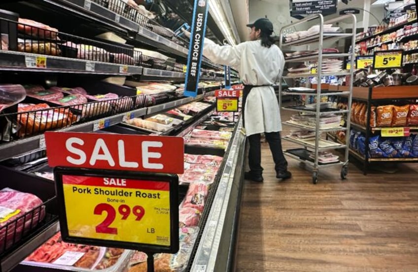 US retail sales rose less than expected in February by 0.2 percent from January, governmen