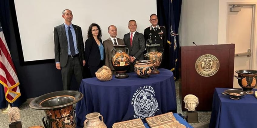 us returns more than 250 stolen artifacts to italy worth millions