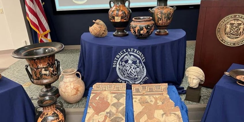 us returns more than 250 stolen artifacts to italy worth millions