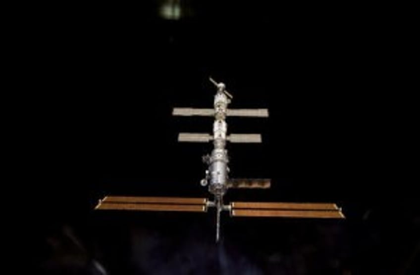 U.S., Russian officials disagree over International Space Station leak severity