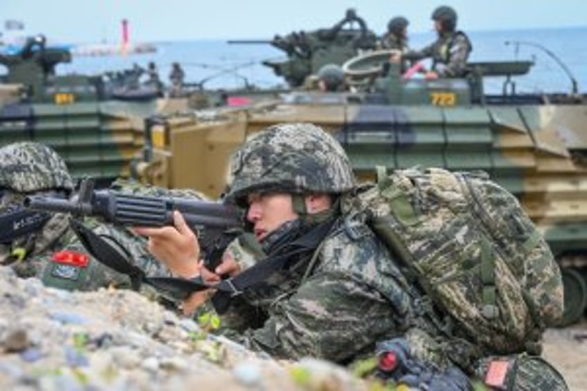 U.S., South Korea stage amphibious assault to counter growing North Korean threats