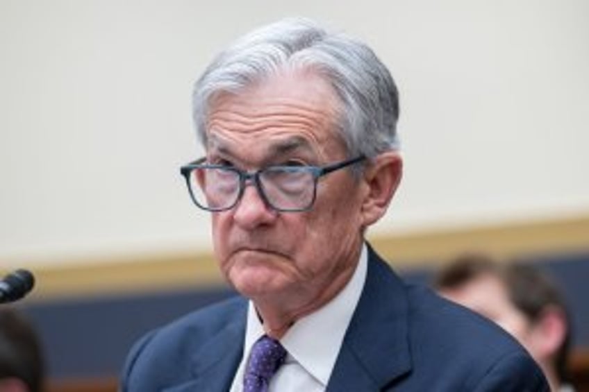 U.S. stocks slump after Federal Reserve's Powell warns of tariff woes