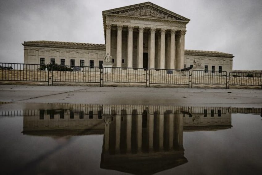 us supreme court weighs social media blocks by public officials