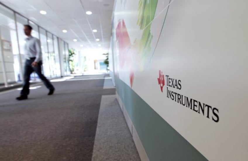 The US government says it has signed a preliminary agreements with Texas Instruments to gi