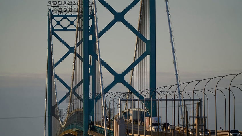 Ambassador Bridge crossing US-Canada border