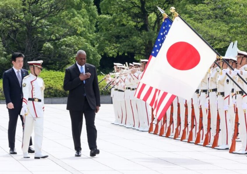 US Secretary of Defense Lloyd Austin (C) and his Japanese counterpart Minoru Kihara (L) re