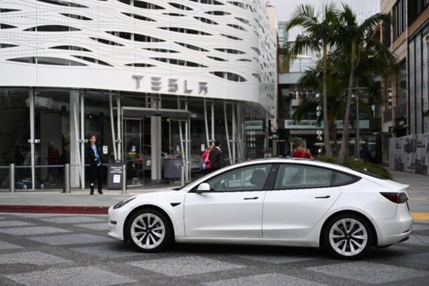 us transition to electric vehicles faces delays