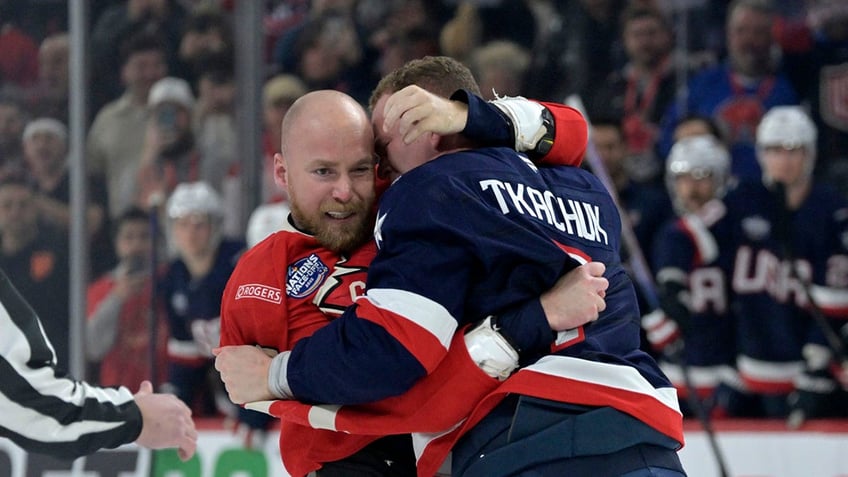 Brady Tkachuk and Sam Bennett fight