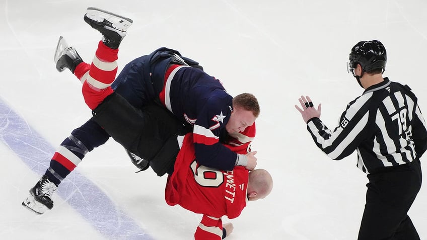 USA and Canada fight