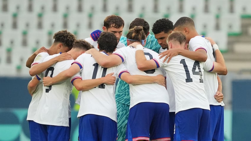 USA olympics huddle