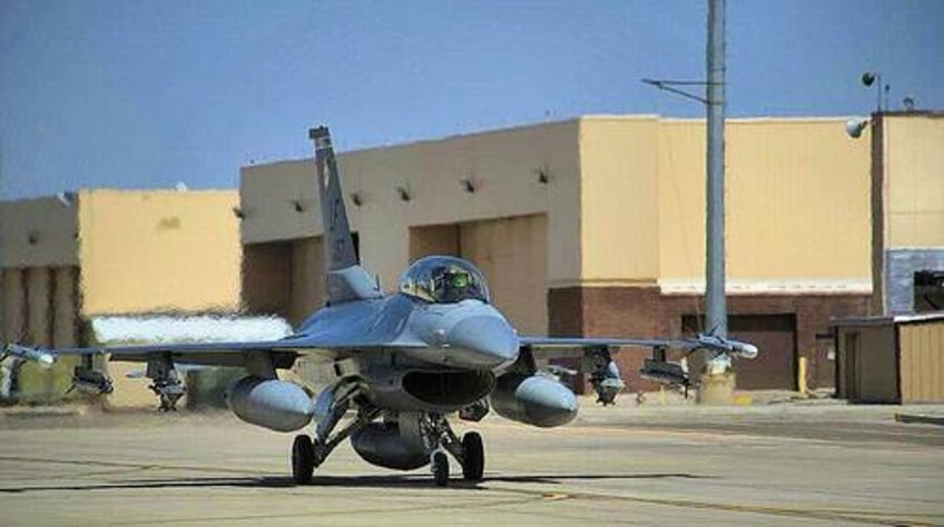 usaf f 16 fighter jet crashes in new mexico 