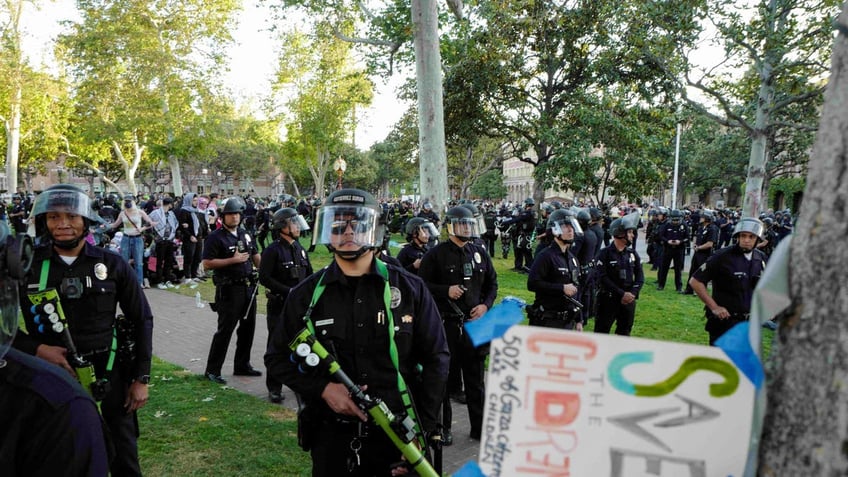 usc closes campus until further notice following anti israel protest 93 arrested for trespassing