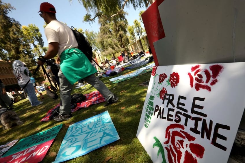 usc protesters use barricades from canceled graduation for encampment