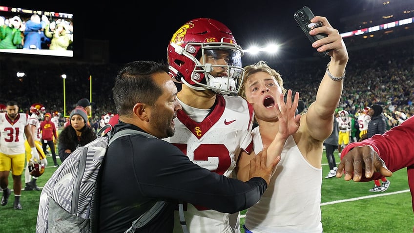 uscs caleb williams addresses notre dame heckler lions dont worry about that