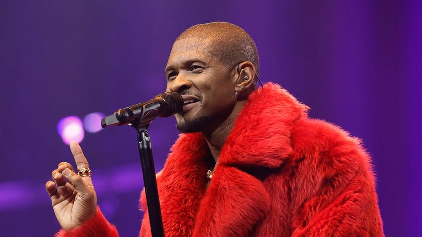 Close up of Usher singing into microphone