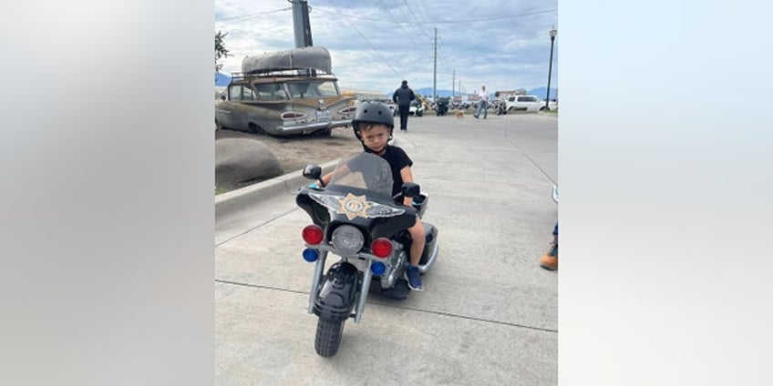 utah police fill in dads walk son of fallen officer to first day of kindergarten