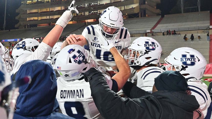 utah state quarterback reveals plans for navy seal training after tremendous performance in win