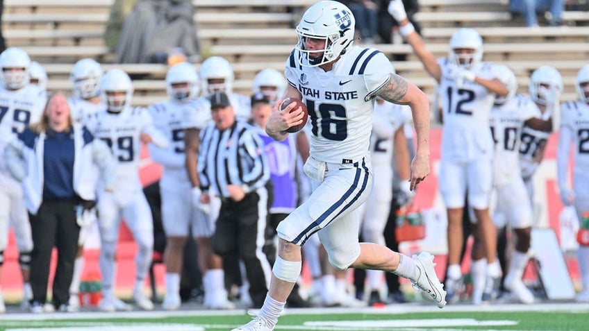 utah state quarterback reveals plans for navy seal training after tremendous performance in win