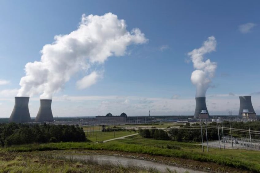 utilities begin loading radioactive fuel into a second new reactor at georgia nuclear plant