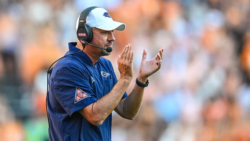 utsa football coach says finger looks like it was smashed by a hammer after motivation tactic backfires