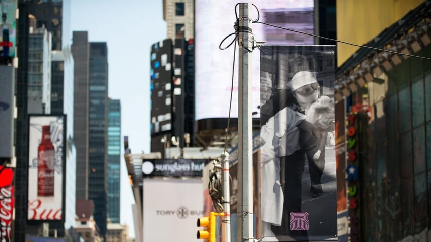 va official who tried to ban iconic wwii kissing photo has controversial history unequivocally offensive