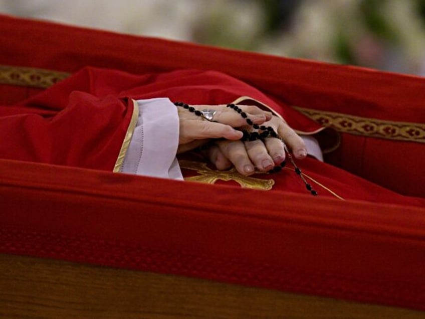 VATICAN CITY, VATICAN - APRIL 21: (EDITOR NOTE: STRICTLY EDITORIAL USE ONLY - NO MERCHANDI