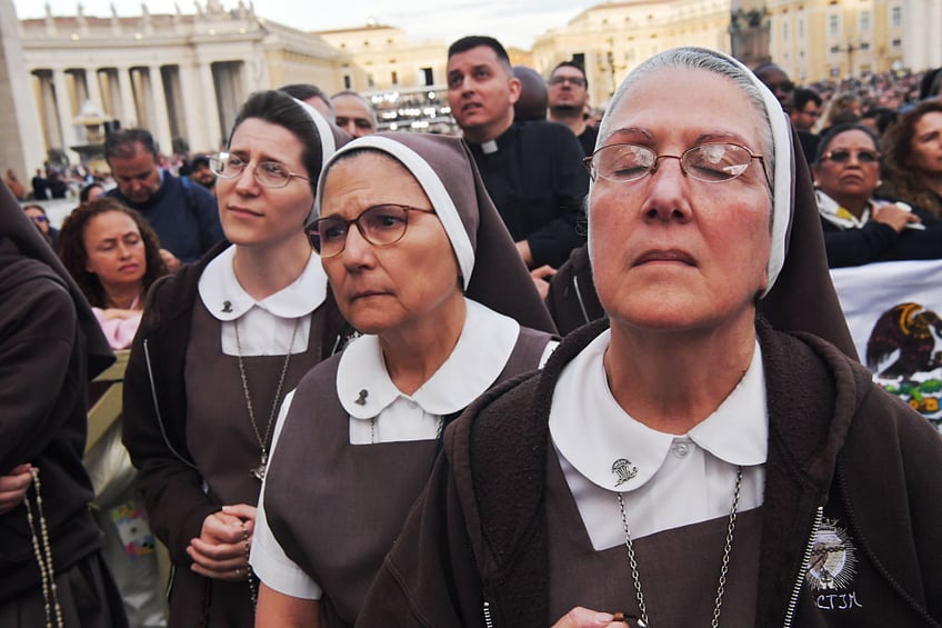 vatican conclave resumes with cardinals to vote again on new pope