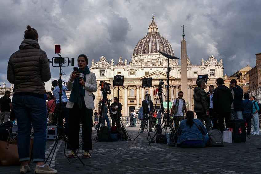 vatican conclave resumes with cardinals to vote again on new pope