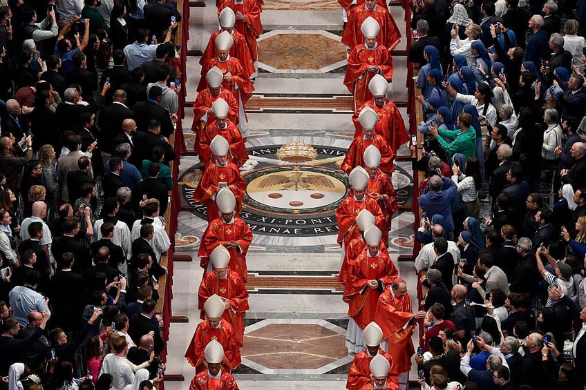 vatican live conclave to elect a new pope has begun