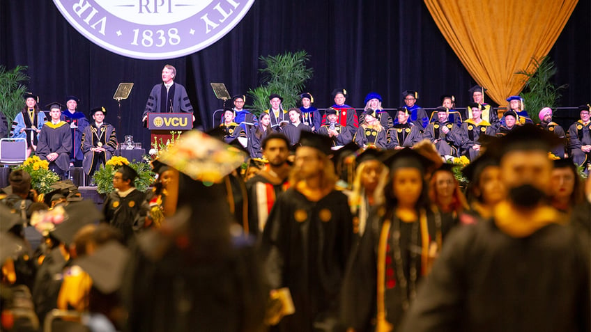 vcu students walk out of glenn youngkin commencement speech