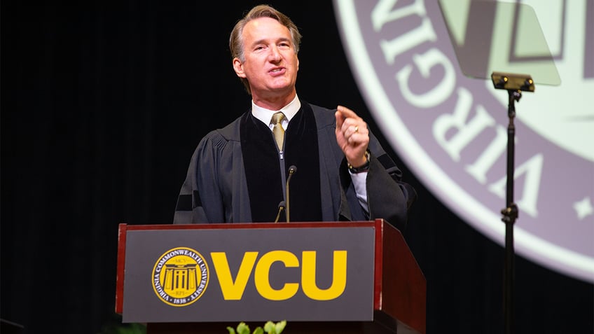 vcu students walk out of glenn youngkin commencement speech