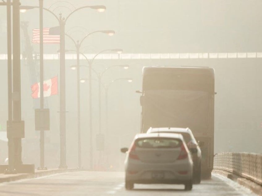 vehicle explodes on rainbow bridge connecting new york canada border crossings halted