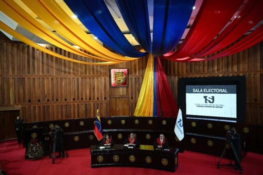 The presiding judge of Venezuela's Supreme Court, Caryslia Rodriguez (C), reads the court'