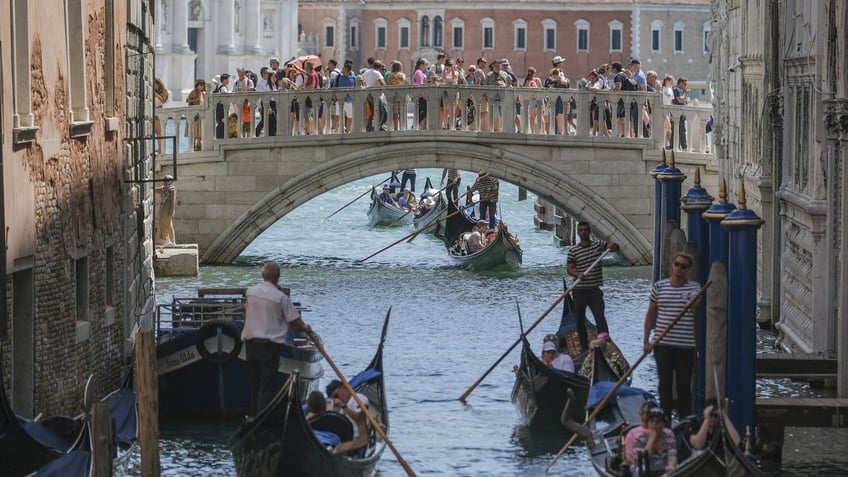 venice could be stripped of special status as it faces tourism crisis
