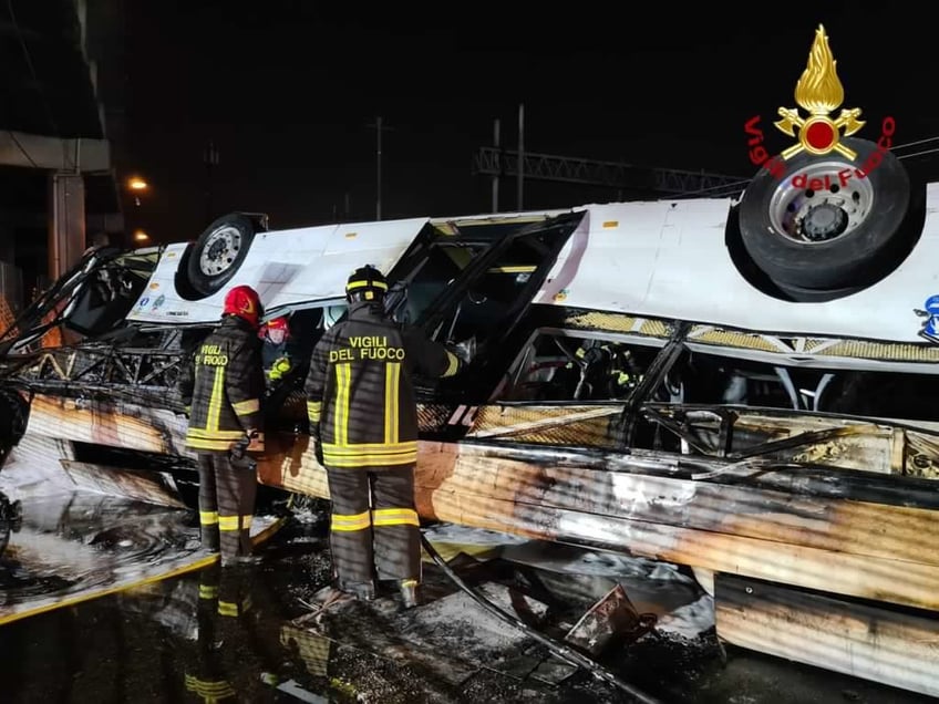 venice tragedy 21 killed after tourist electric bus crashes and burns