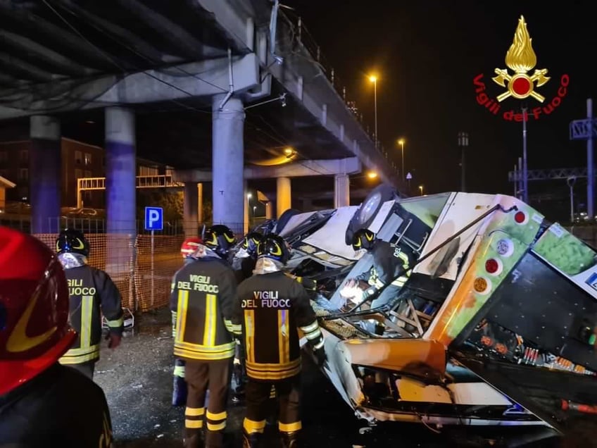 venice tragedy 21 killed after tourist electric bus crashes and burns