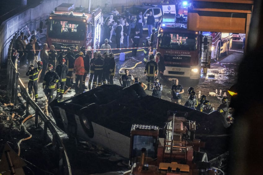 venice tragedy 21 killed after tourist electric bus crashes and burns