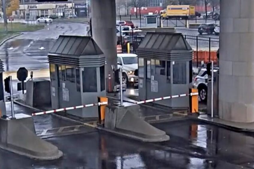 victims in niagara falls border bridge crash identified as western new york couple