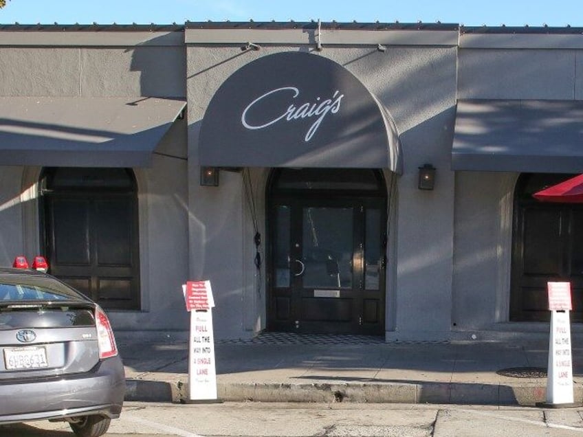 victims robbed at gunpoint outside celebrity hotspot craigs restaurant in los angeles