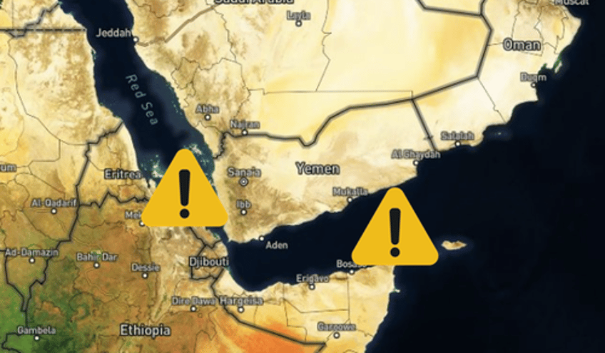 video allegedly shows houthi kamikaze drone boat targeting another bulk carrier