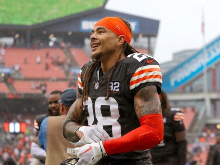 video browns mike ford wipes a with steelers terrible towel after big division win