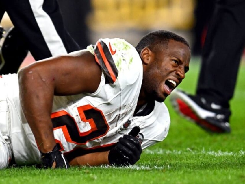 video browns nick chubb carted off the field after suffering grisly knee injury