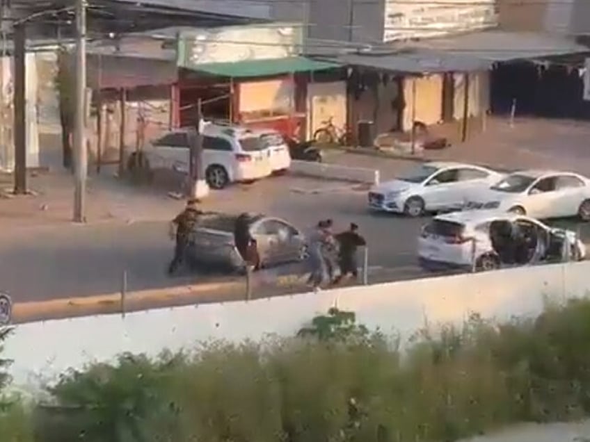 video cartel gunmen in mexico kidnap man in broad daylight